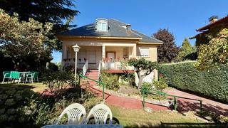 Chalet in San Rafael. Casa unifamiliar en venta en san rafael segovia