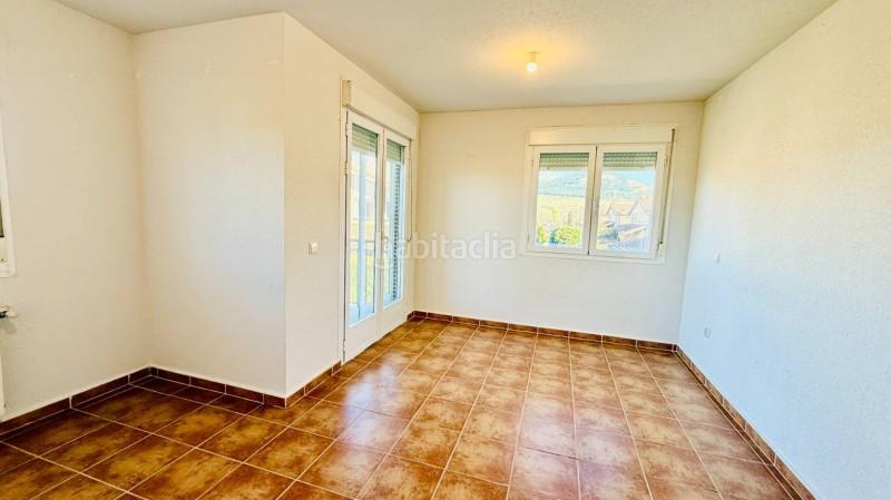 Foto 8b3bd70c-d1ec-48e4-b02c-06cd959ee459. Duplex avec chauffage parking dans Área Rural Espinar (El)