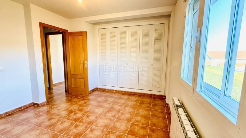 Foto b45e5ce2-1d4f-4101-91e6-3c92fe470235. Duplex avec chauffage parking dans Área Rural Espinar (El)