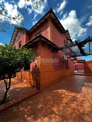 Casa bifamiliare in Avenida Juan Diego. Casa en venta en bormujos