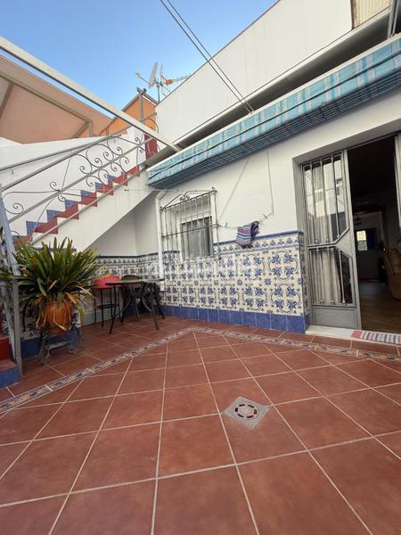 Foto 0de7e0b7-da1f-4cff-9aab-8317320b8af0. Casa aparellada a Las Almenas Tomares