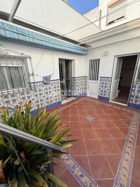 Foto 395acc3d-88e5-41ae-9500-509c3b6b3dad. Casa aparellada a Las Almenas Tomares
