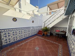 Maison jumelée à Las Almenas. Casa en venta en tomares