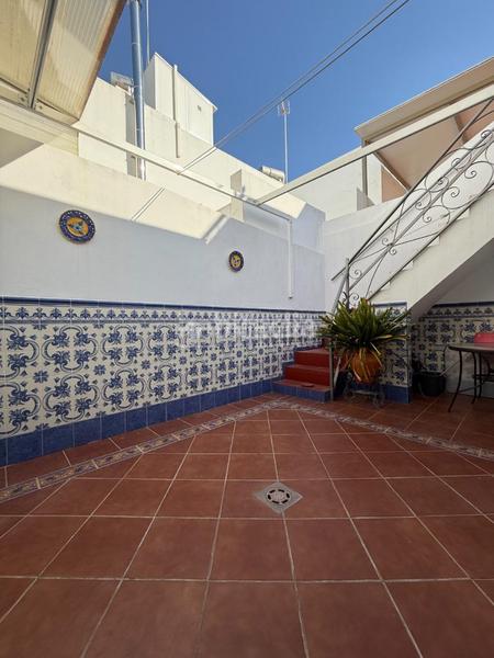 Foto b1963949-7f80-41ac-9b62-2d57ec6abf34. Casa aparellada a Las Almenas Tomares