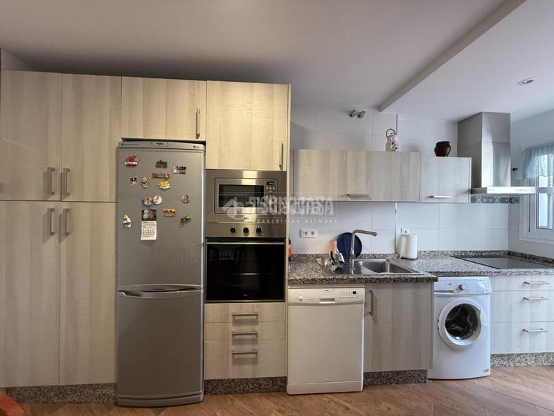 Foto c46287f7-1159-4f91-bc52-e130e160994a. Casa aparellada a Las Almenas Tomares