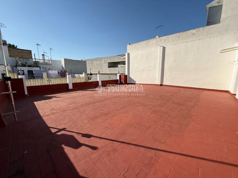 Foto cce693a1-0ef4-4f6f-adb0-b7aa3d0bfae7. Casa aparellada a Las Almenas Tomares