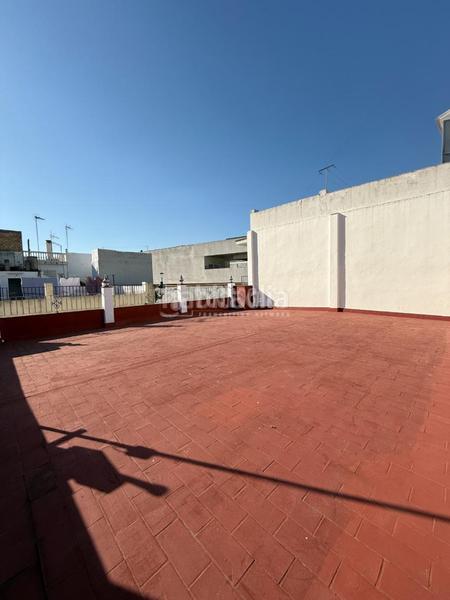 Foto dd22c8a8-311e-43e6-ace1-b3d8787bd8ec. Casa aparellada a Las Almenas Tomares