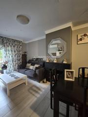 Casa aparellada a Centro. Casa en venta en bormujos