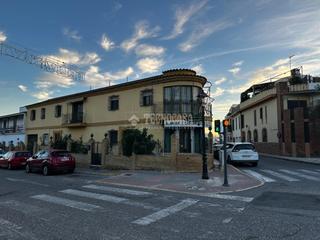 Maison jumele en Centro. Casa en venta en bormujos