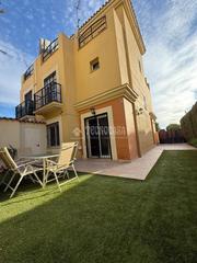 Maison jumelée à Zona Universitaria. Casa en venta en bormujos