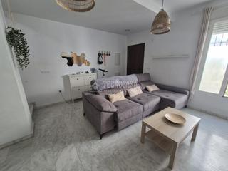 Casa aparellada a Centro. Casa en venta en bormujos