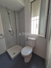 Casa aparellada a Centro. Casa en venta en bormujos