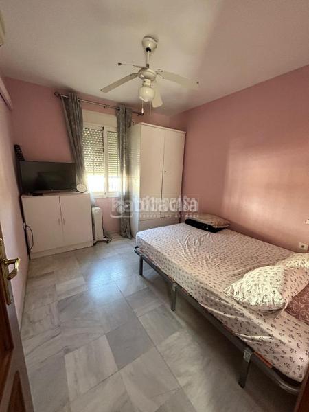 Foto eb5aa463-0a29-4e42-94fb-7aa8f9633c0a. Casa bifamiliare in Avenida Juan Diego Bormujos