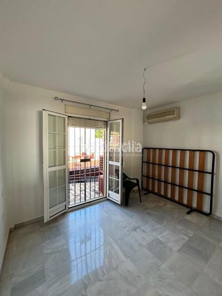 Foto f411cc50-6063-47c0-b621-15c329e3e106. Casa bifamiliare in Avenida Juan Diego Bormujos