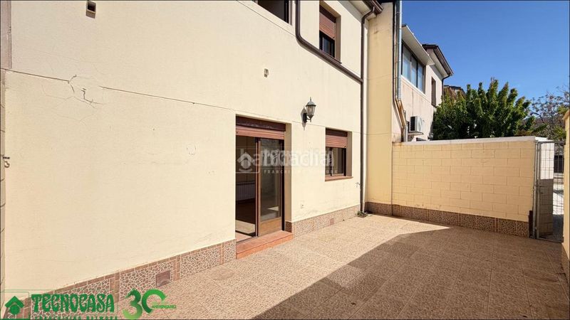 Foto 08a7eaea-128a-41b9-b91d-3b1961725343. Casa aparellada a Miguel Esteban