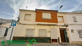 Casa aparellada a Alcázar de San Juan. Casa en venta en alcázar de san juan