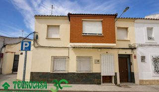Maison jumelée à Alcázar de San Juan. Casa en venta en alcázar de san juan