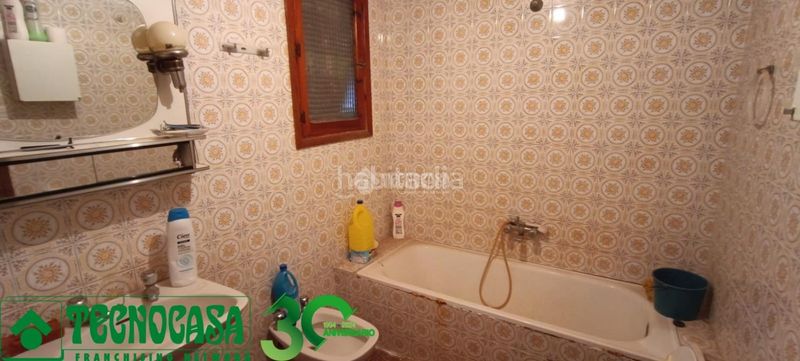 Foto 11d942b8-5592-4dd7-8e07-59c995a576bb. Casa aparellada a Quero