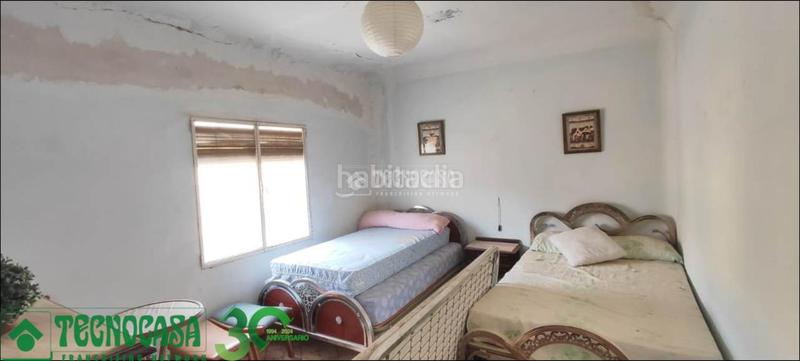 Foto b2f88a82-a0f5-4e86-a06f-b057e4d41989. Casa aparellada a Herencia