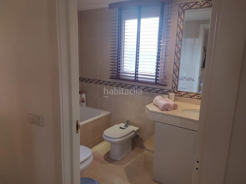 Foto 23de40a8-89e6-4562-b1f0-98fab3e3192a. Casa aparellada amb xemeneia calefacció aparcament piscina a Mijas