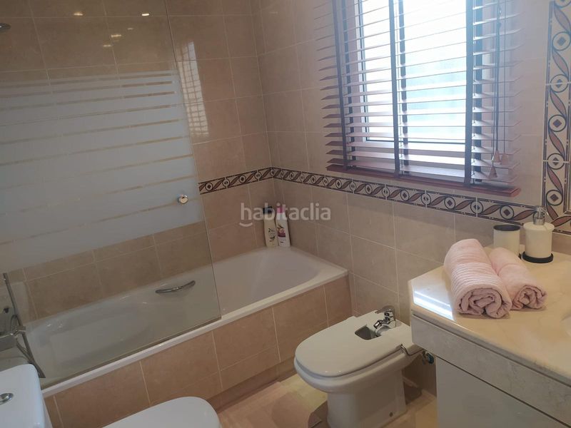 Foto 37c88069-448e-41e8-b1ef-48d6a0b34593. Casa aparellada amb xemeneia calefacció aparcament piscina a Mijas