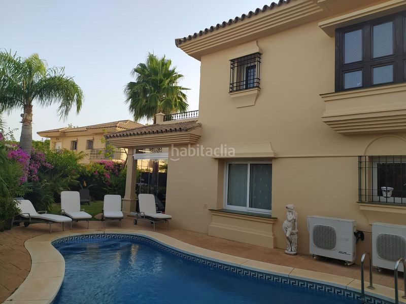 Foto 672af564-b179-46e1-ab42-a50bd56d6e03. Casa aparellada amb xemeneia calefacció aparcament piscina a Mijas