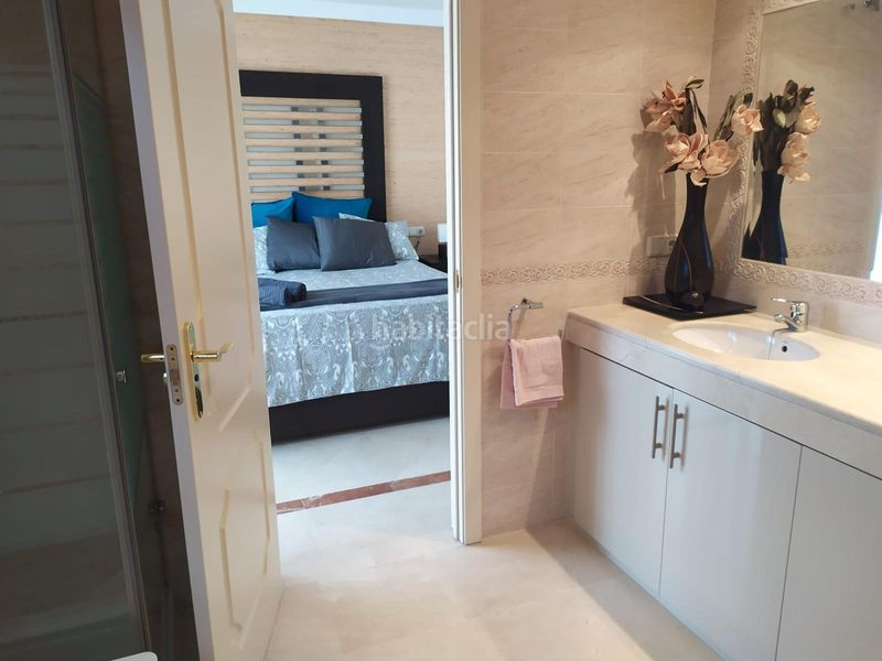 Foto 6e85ead1-9b8d-4556-9cda-97a47106fb6d. Casa aparellada amb xemeneia calefacció aparcament piscina a Mijas