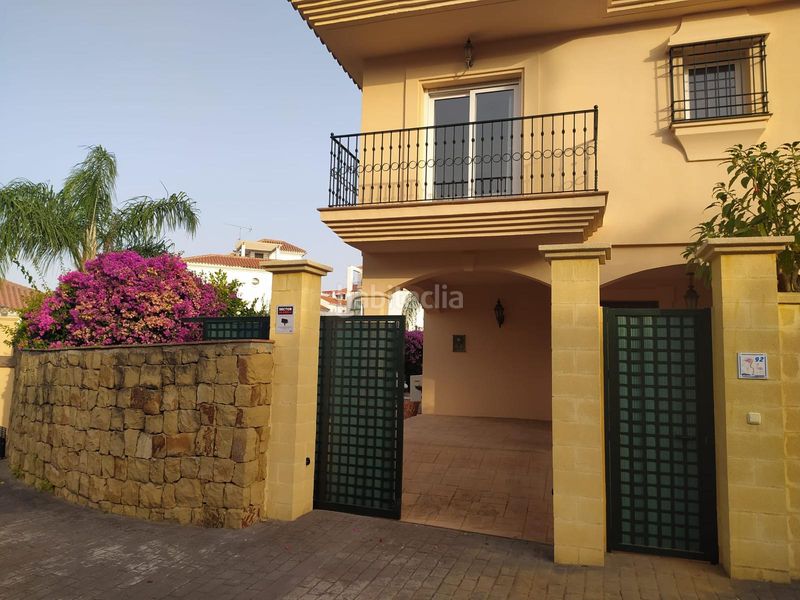 Foto 8364f175-ae43-4105-8ca7-b687f7a5e947. Casa aparellada amb xemeneia calefacció aparcament piscina a Mijas