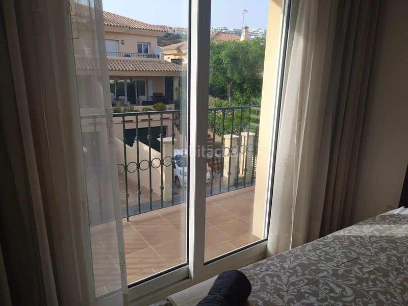 Foto a4d72fe8-0c07-4c39-8ef4-ec04c8c6478d. Casa aparellada amb xemeneia calefacció aparcament piscina a Mijas