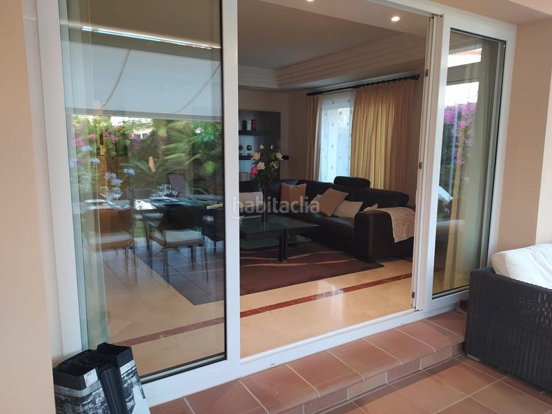 Foto a5b2455c-be63-40c9-8533-8f15ed182654. Casa aparellada amb xemeneia calefacció aparcament piscina a Mijas