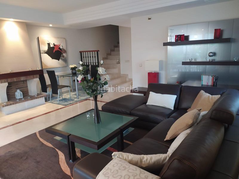 Foto d33bc763-c865-40df-9f11-7084826478f9. Casa aparellada amb xemeneia calefacció aparcament piscina a Mijas