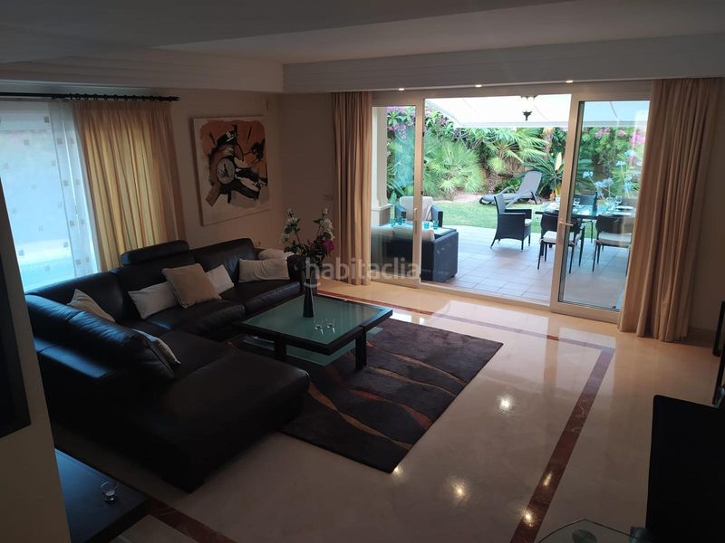 Foto e7253cc8-39bc-4398-942a-7390011c4c77. Casa aparellada amb xemeneia calefacció aparcament piscina a Mijas