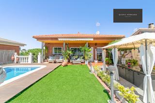 Chalet  Cami de can feliu. Chalet independiente de 220m2 con 5 habitaciones y 4 baños