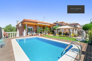 Xalet  Cami de can feliu. Chalet independiente de 220m2 con 5 habitaciones y 4 baños