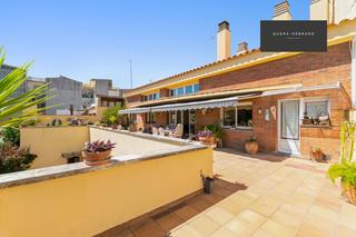 Chalet  Joaquin costa. Una casa para vivirla espacio, confort y sostenibilidad