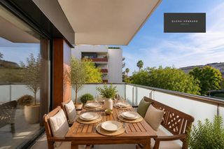 Appartement  Camí dels capellans. Piso familiar de 4 habitaciones en la plana con terraza, piscina