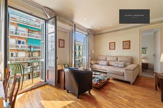 Etagenwohnung  Girona. Piso alto y luminoso en c girona, leixample dreta