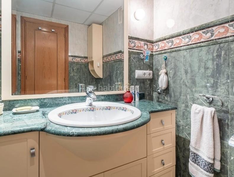 Foto 6bad7428-7d2b-4fbb-9895-3c028b4896f5. Appartamento con parcheggio piscina in Playa Poniente Benidorm