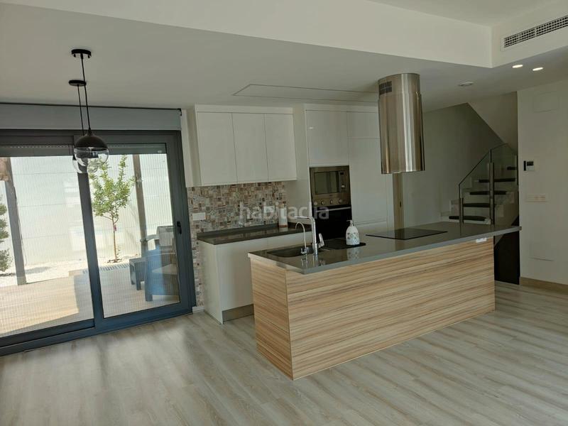 Foto 1c4c98c8-b969-47d3-a647-0844b2a4994f. Chalet with parking pool in balcón de Finestrat-terra marina Finestrat