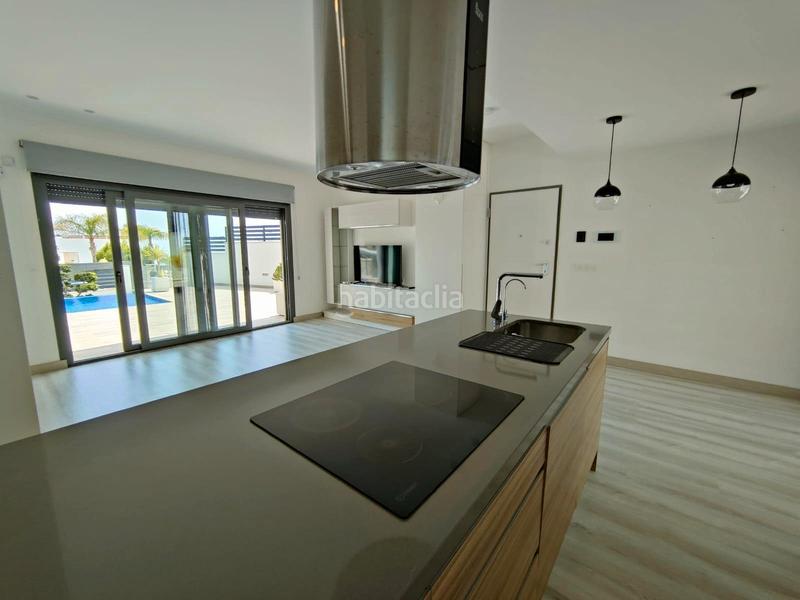 Foto 6bf9ec2b-920c-4f70-a488-6fe81b738d94. Chalet with parking pool in balcón de Finestrat-terra marina Finestrat