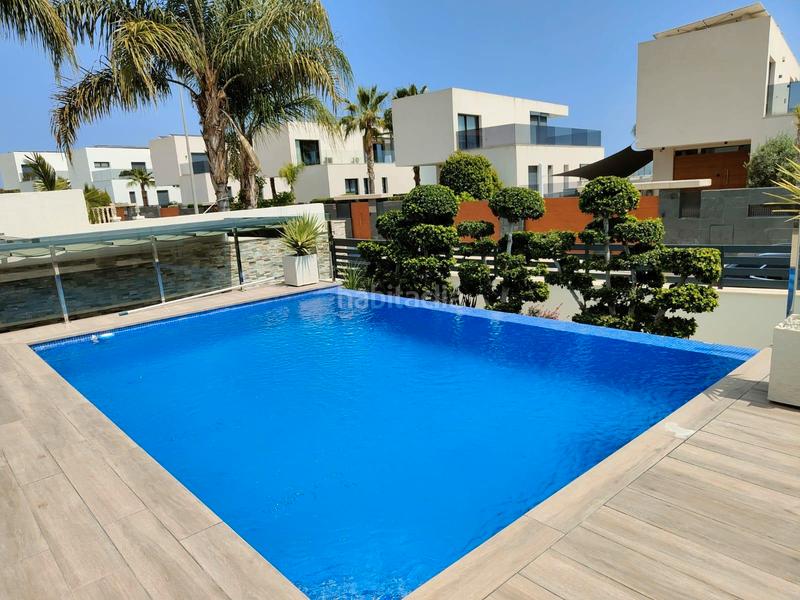 Foto 7d0642f0-cf0c-426f-b079-42a669ae5f5b. Chalet with parking pool in balcón de Finestrat-terra marina Finestrat