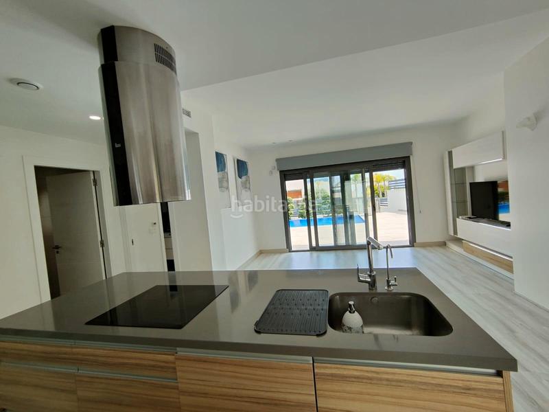 Foto bdd6f442-c904-4754-8773-fdab6bcd9a8d. Chalet with parking pool in balcón de Finestrat-terra marina Finestrat