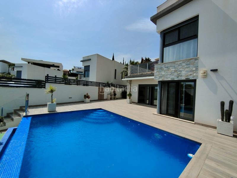 Foto c5319124-d7b4-4f61-81fc-4e7e233aff62. Chalet with parking pool in balcón de Finestrat-terra marina Finestrat