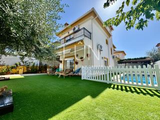 Rent Chalet in La Alcayna. Precioso chalet independiente de alquiler en la alcayna