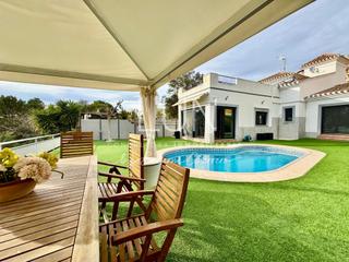 Chalet en Altorreal - El Chorrico. Precioso chalet en primera linea de golf