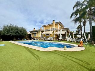 Xalet a La Alcayna. Amplio chalet en la alcayna tu hogar soñado espera por ti