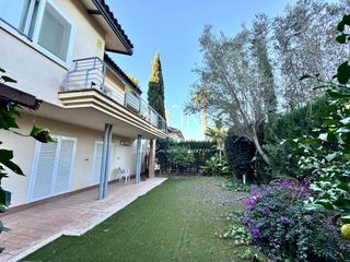 Affitto Casa bifamiliare in Altorreal - El Chorrico. Precioso chalet pareado en altorreal