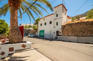 Casa  Barrio la culata. Descubre el encanto y potencial de tu nuevo hogar en gran canari