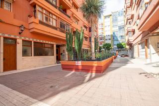 Location Appartement  Paseo de tomás morales. Descubre tu espacioso hogar familiar en el corazón tranquilo de