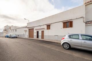 Reihenhaus in San Cristóbal - Playa de la Laja. Vivienda unifamiliar con garaje